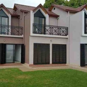 A vendre trois appartements meublés en duplex, Ambohibao