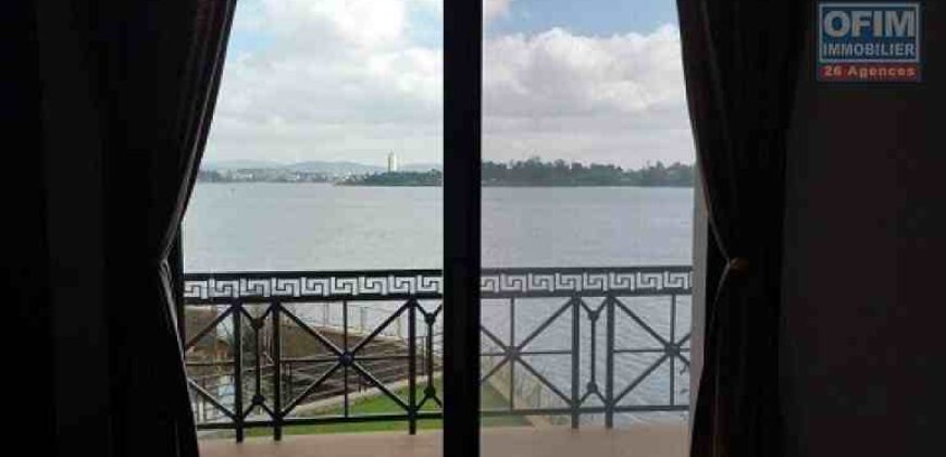A vendre trois appartements meublés en duplex, Ambohibao