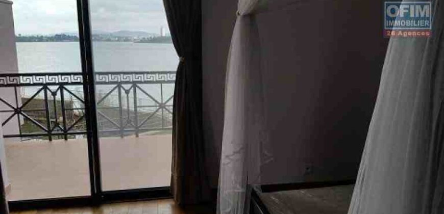 A vendre trois appartements meublés en duplex, Ambohibao