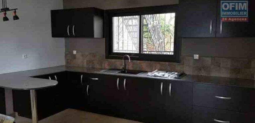 A vendre trois appartements meublés en duplex, Ambohibao