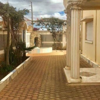 Villa de standing F5 avec piscine, Antanandrano