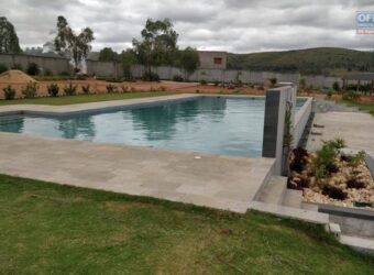 Propriété de 8 000 m² avec villa et piscine à vendre à Andakana, Ambohidratrimo