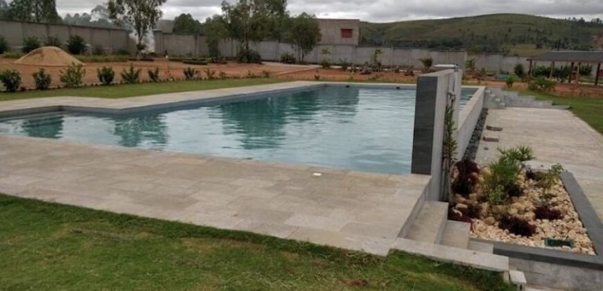 Propriété de 8 000 m² avec villa et piscine à vendre à Andakana, Ambohidratrimo