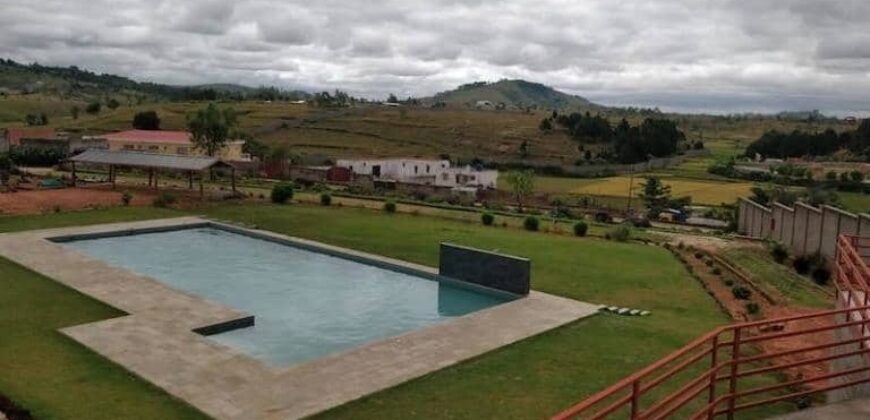Propriété de 8 000 m² avec villa et piscine à vendre à Andakana, Ambohidratrimo
