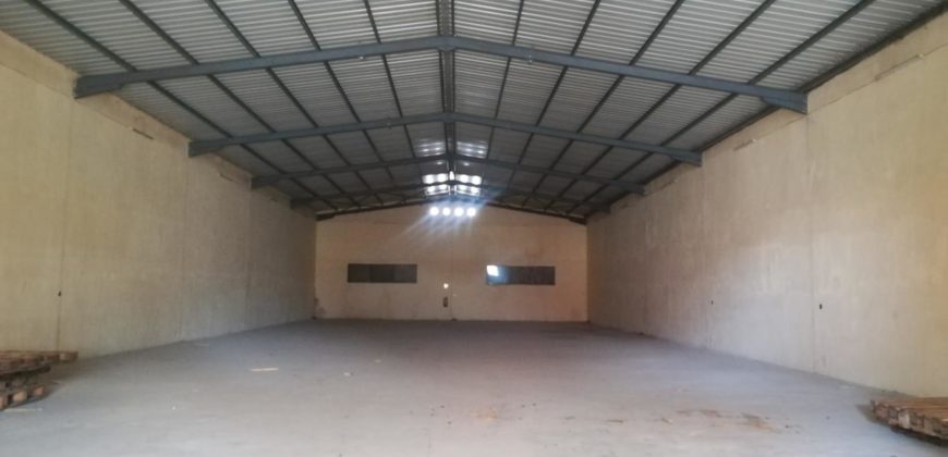 Entrepôt  surface de 750 m2 à Tanjombato