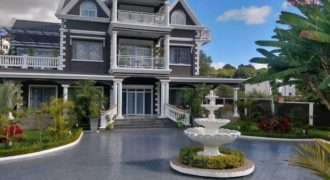 A vendre une grande villa F8 de standing avec piscine sur 4100 m² de terrain à Ambohibao