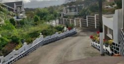 A vendre une grande villa F8 de standing avec piscine sur 4100 m² de terrain à Ambohibao