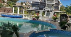 A vendre une grande villa F8 de standing avec piscine sur 4100 m² de terrain à Ambohibao