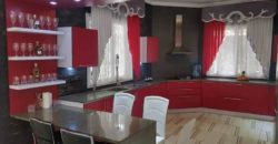 A vendre une grande villa F8 de standing avec piscine sur 4100 m² de terrain à Ambohibao