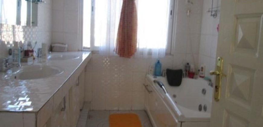 Villa F8, Nanisana