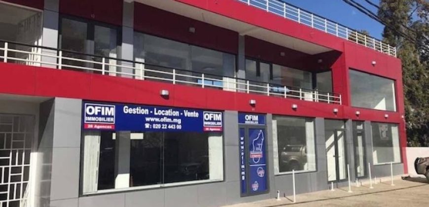 À louer : Local commercial ou professionnel de 42 m² en bord de route à Ambohibao
