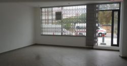 À louer : Local commercial ou professionnel de 42 m² en bord de route à Ambohibao