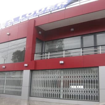 À louer : Local commercial ou professionnel de 42 m² en bord de route à Ambohibao