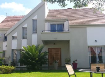 A louer une charmante villa de type F5 semi-meublée située à Ilaivola Ivato