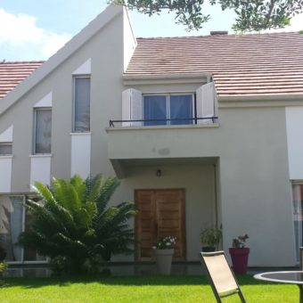 A louer une charmante villa de type F5 semi-meublée située à Ilaivola Ivato
