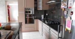 A louer une charmante villa de type F5 semi-meublée située à Ilaivola Ivato