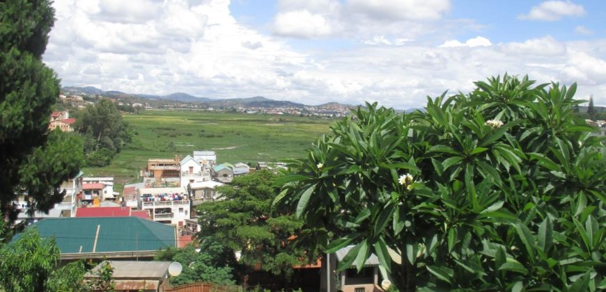 Villa F6, Ambohipo