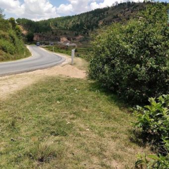Beau terrain de 19HA 29A 16Ca bord de la route RN7, Antsirabe