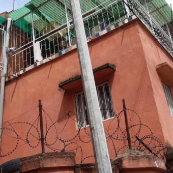 Villa rénovée située dans un quartier sécurisé au sein de la cité d’Ampefiloha