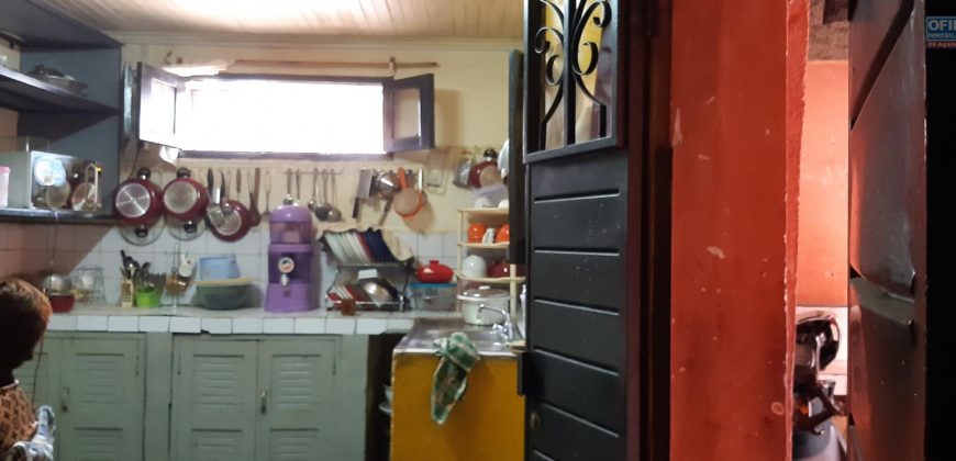 Villa rénovée située dans un quartier sécurisé au sein de la cité d’Ampefiloha