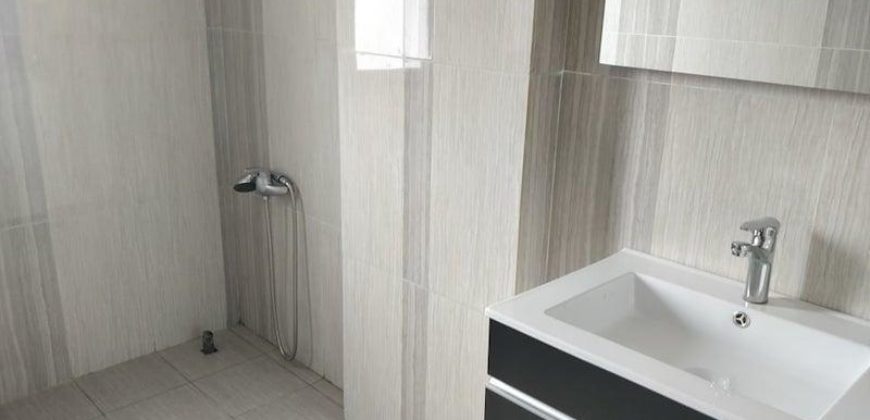 Appartement de type T3 dans un immeuble neuf, Tsiadana