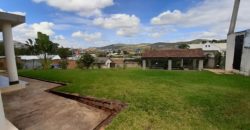 À vendre : Propriété de 1862 m² comprenant 2 villas et un studio, située à Iavoloha
