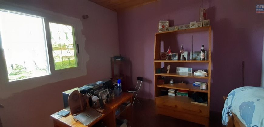 À vendre : Propriété de 1862 m² comprenant 2 villas et un studio, située à Iavoloha