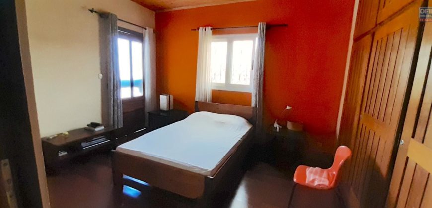 À vendre : Propriété de 1862 m² comprenant 2 villas et un studio, située à Iavoloha