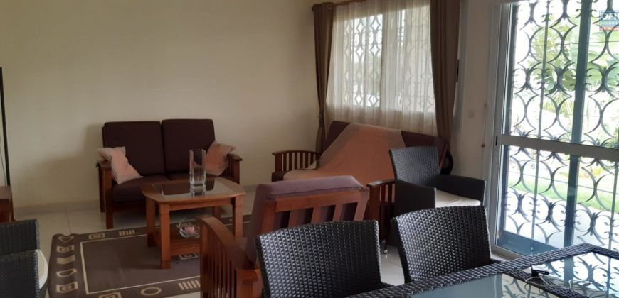 À vendre : Propriété de 1862 m² comprenant 2 villas et un studio, située à Iavoloha