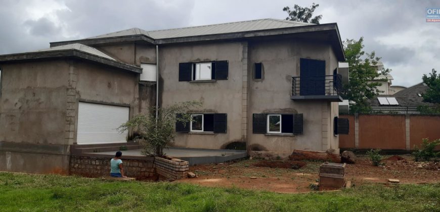 Villa F6 à vendre  située dans un quartier résidentiel à Androhibe
