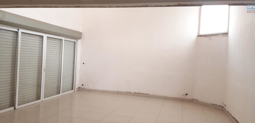 Villa F6 à vendre  située dans un quartier résidentiel à Androhibe