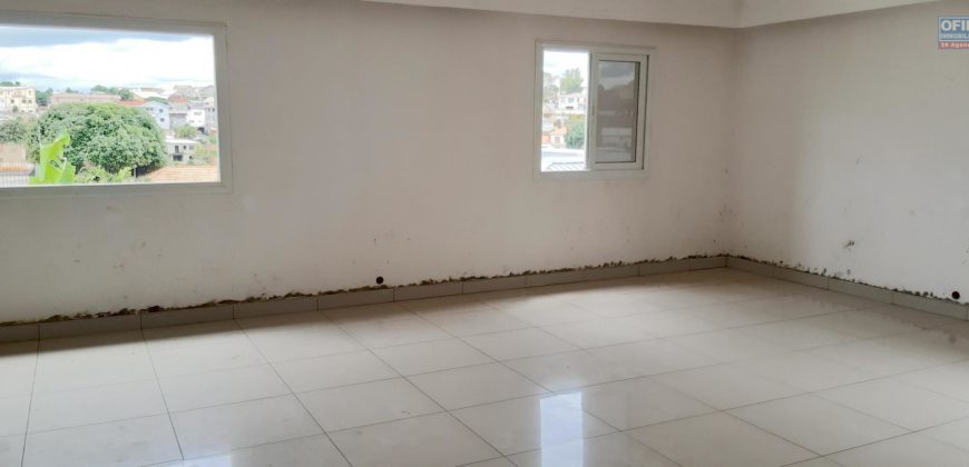 Villa F6 à vendre  située dans un quartier résidentiel à Androhibe