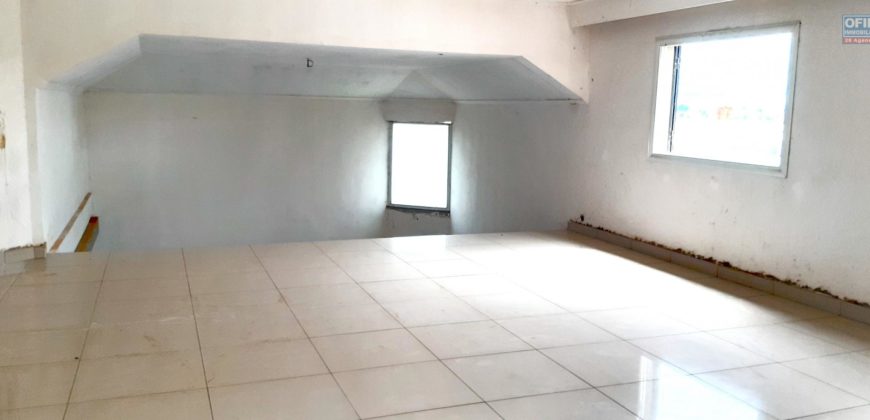 Villa F6 à vendre  située dans un quartier résidentiel à Androhibe