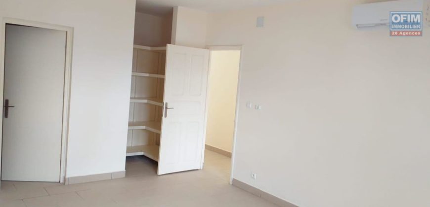 Appartements T3 et T4 en bord de route, Tsaralalana