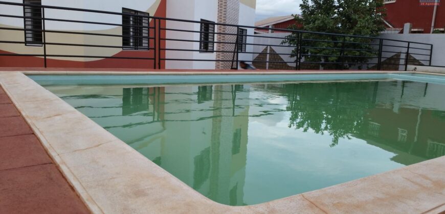 Grande villa de type F8 avec piscine, Alakamisy Ambohidratrimo