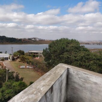 Immeuble à finir dotant une belle vue sur le lac, Mandriambero