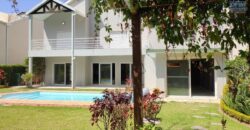 A louer une magnifique villa F7 avce piscine et jardin située dans une belle résidence sécurisée à Ambatobe
