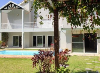 A louer une magnifique villa F7 avce piscine et jardin située dans une belle résidence sécurisée à Ambatobe