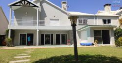 A louer une magnifique villa F7 avce piscine et jardin située dans une belle résidence sécurisée à Ambatobe