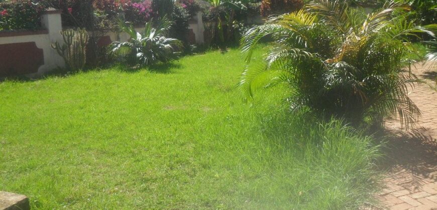 Villa F4 avec jardin et parking à vendre située près de l’école française C à Ambatolampy