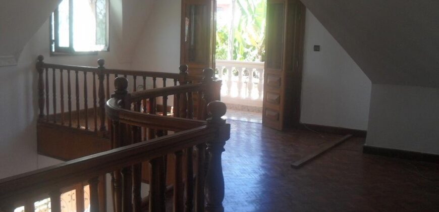 Villa F4 avec jardin et parking à vendre située près de l’école française C à Ambatolampy
