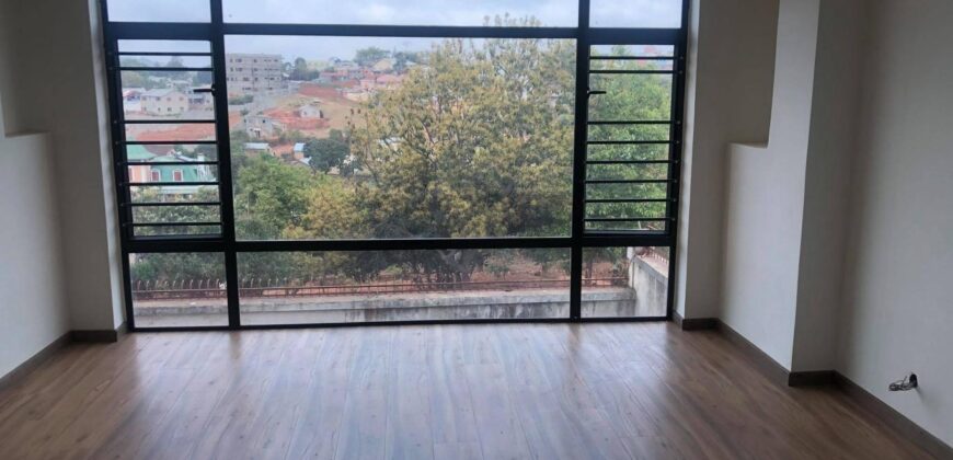 Appartement de 145,13M2 avec piscine, Talatamaty