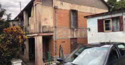 A vendre villa traditionnelle à rénover située à Ambohimanarina