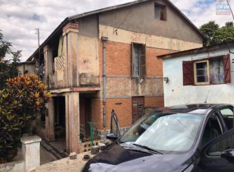 A vendre villa traditionnelle à rénover située à Ambohimanarina