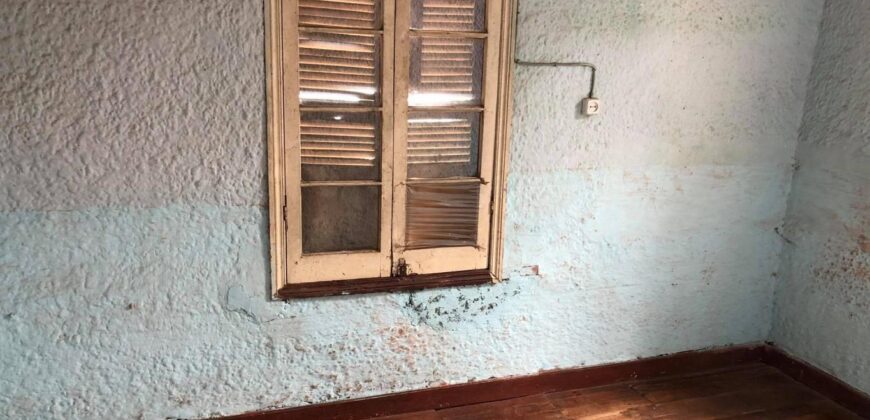 A vendre villa traditionnelle à rénover située à Ambohimanarina