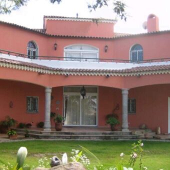 A vendre une villa de charme située dans un cadre calme et sécurisé sur les hauteurs d’Ambohipotsy