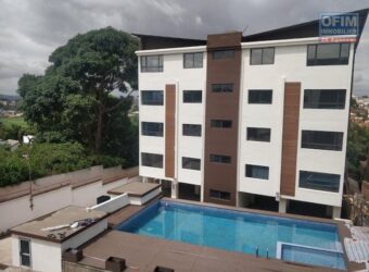En location appartement neuf T4 avec piscine chauffée situé dans une résidence sécurisée à Talatamaty