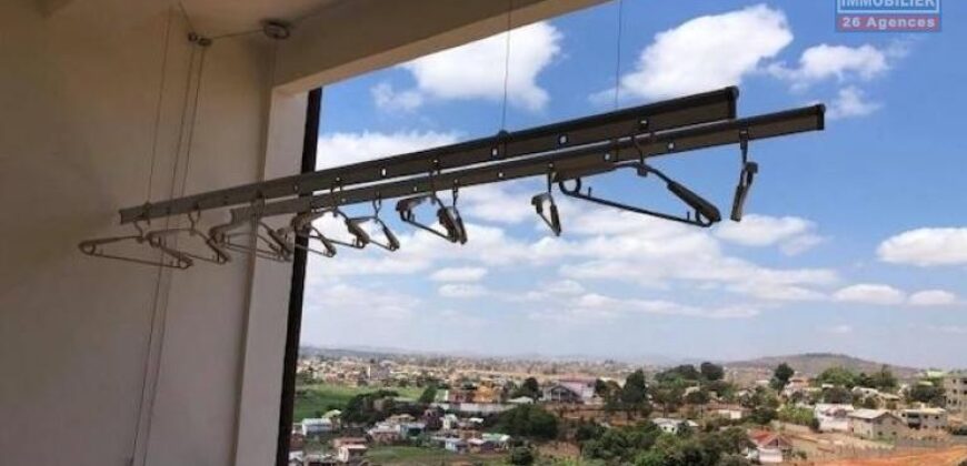 En location appartement neuf T4 avec piscine chauffée situé dans une résidence sécurisée à Talatamaty