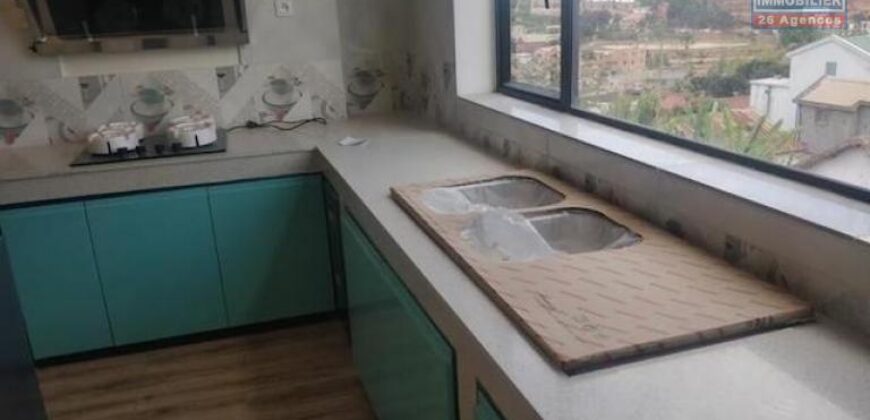 En location appartement neuf T4 avec piscine chauffée situé dans une résidence sécurisée à Talatamaty