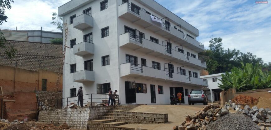 Des locaux dans un immeuble de R+3 bord de route, Ambodihady